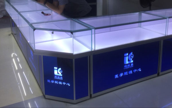 眼鏡柜展示柜哪個(gè)廠家可以定制?